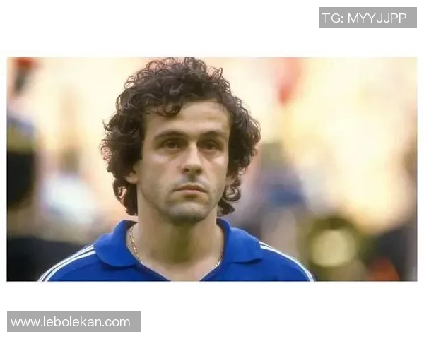 90年代最具影响力足球球星排名盘点 回顾时代传奇与足坛巨星