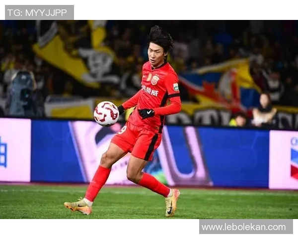 中国足球热身赛球星表现引关注 新星崭露头角备战国际大赛