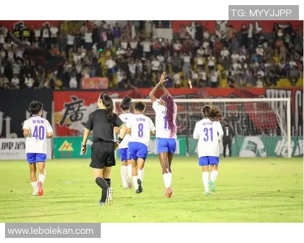 中国明星追随足球球星热潮引发关注粉丝互动全新风暴 中国明星追随足球球星热潮引发关注粉丝互动全新风暴