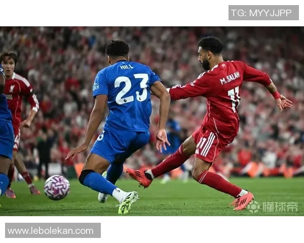 帕尼尼球星足球卡萨拉赫：阿拉伯之鹰的传奇崛起与辉煌成就